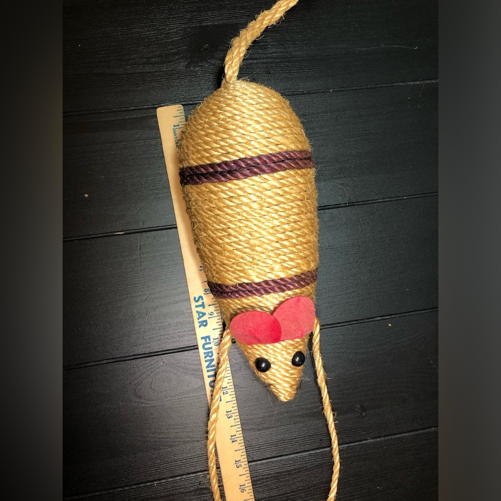 Decor toy mouse for a cat made of jute rope isolated. - Picture 8 of 9